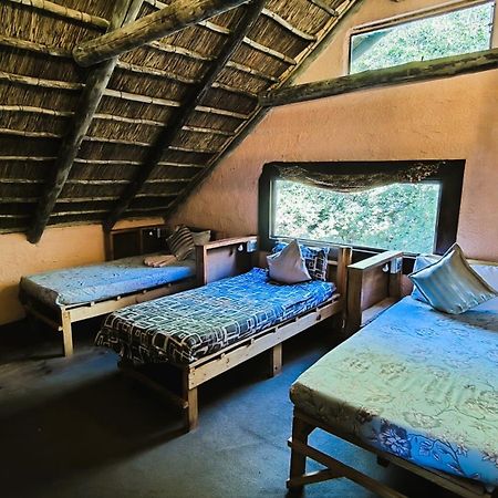 Elephant Trail Guesthouse And Backpackers Kasane Eksteriør bilde