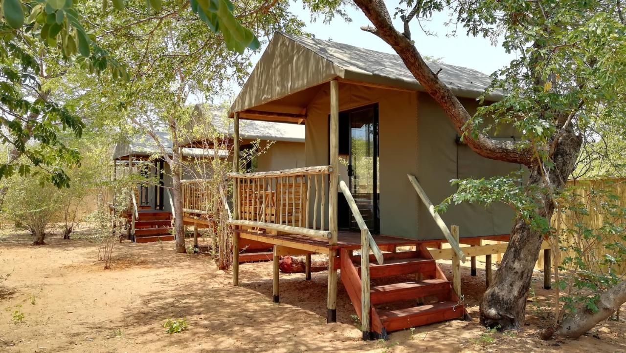 Elephant Trail Guesthouse And Backpackers Kasane Eksteriør bilde