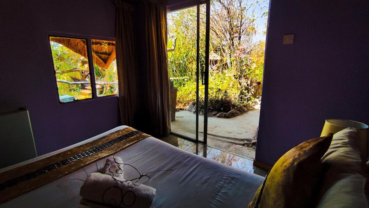 Elephant Trail Guesthouse And Backpackers Kasane Eksteriør bilde
