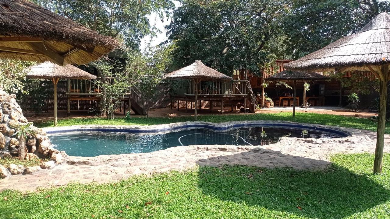 Elephant Trail Guesthouse And Backpackers Kasane Eksteriør bilde