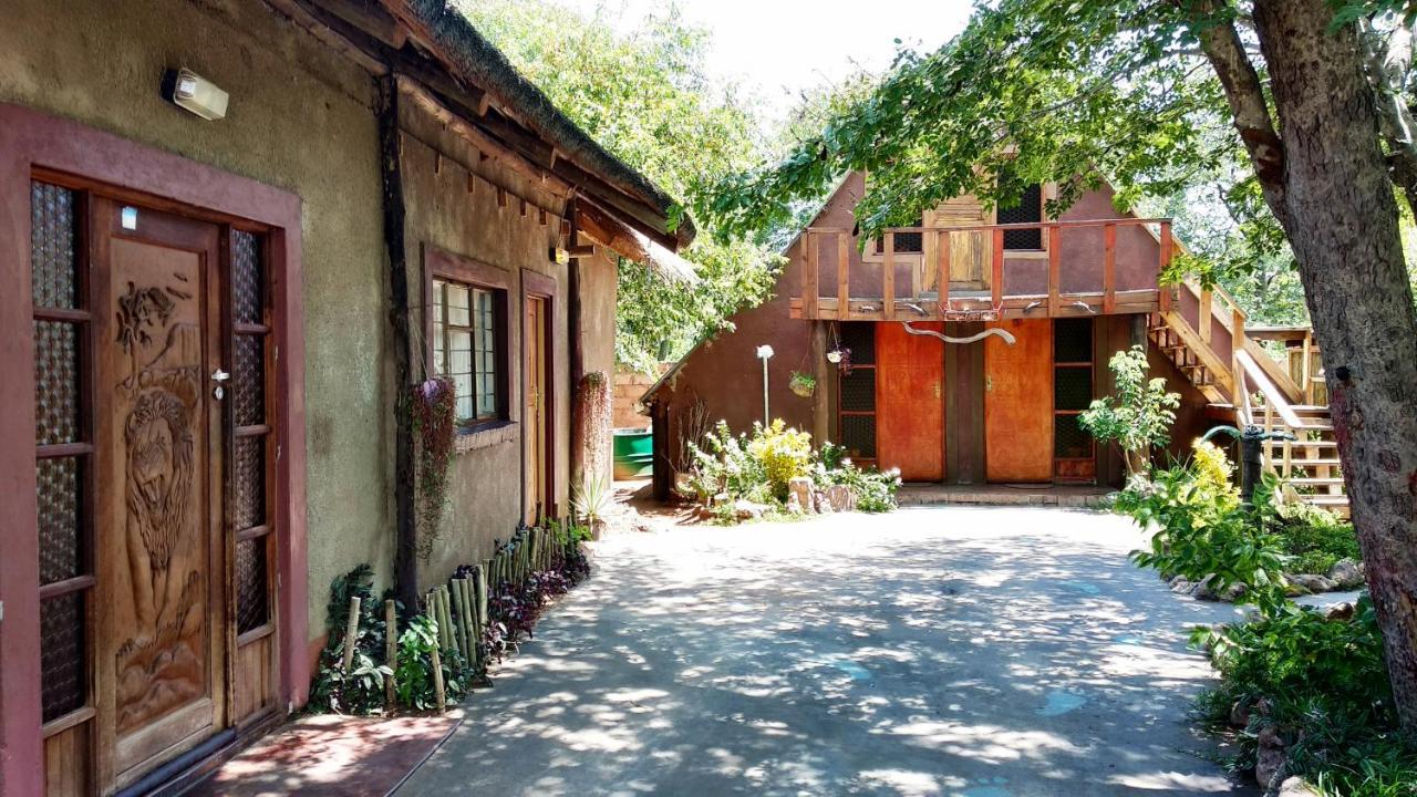Elephant Trail Guesthouse And Backpackers Kasane Eksteriør bilde