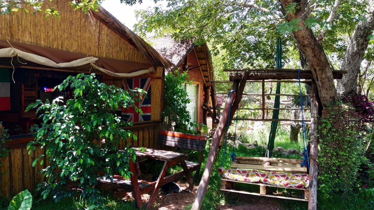 Elephant Trail Guesthouse And Backpackers Kasane Eksteriør bilde
