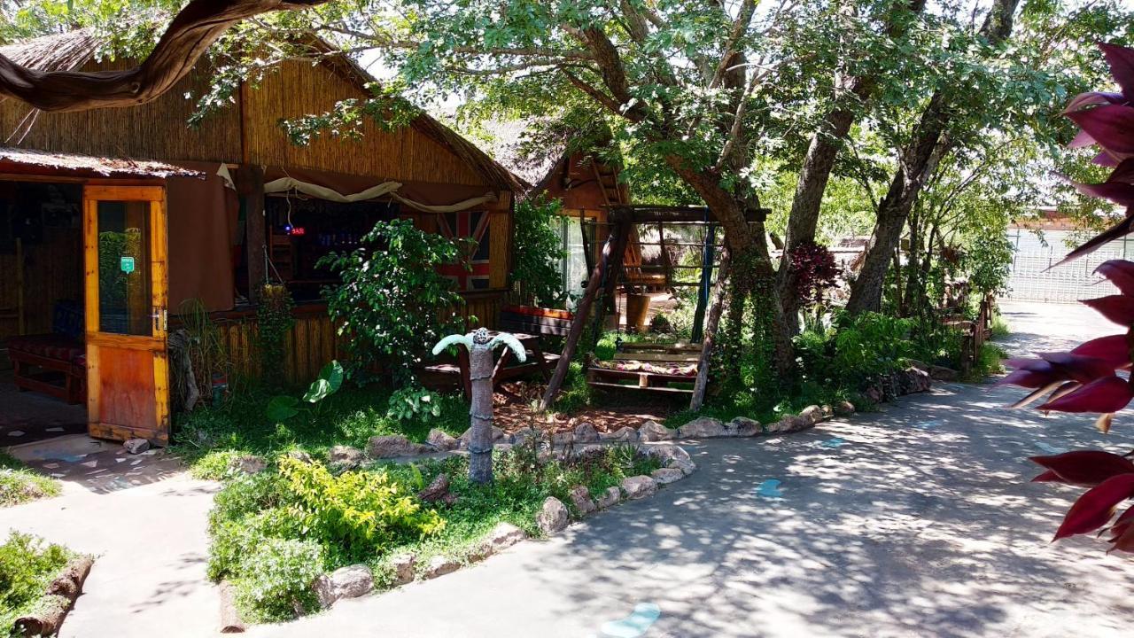 Elephant Trail Guesthouse And Backpackers Kasane Eksteriør bilde